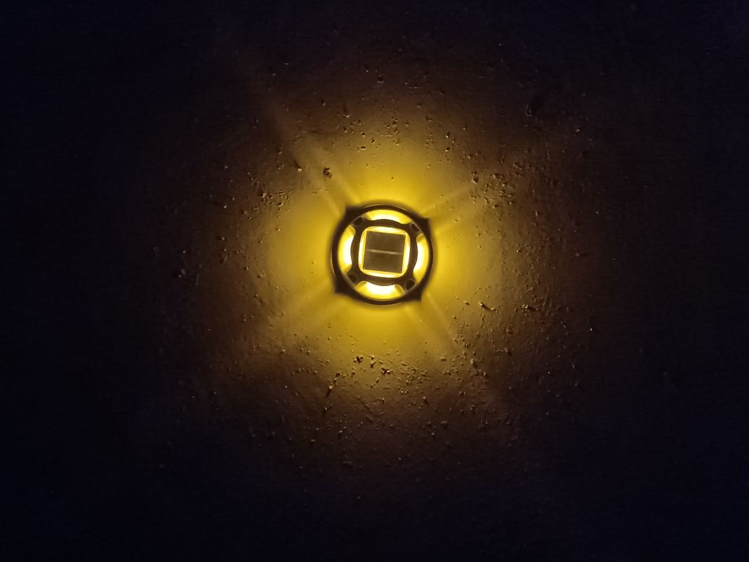 私道の無線太陽ドック ライト円形は通路110*22.5 MMのための屋外のマーカーを導いた