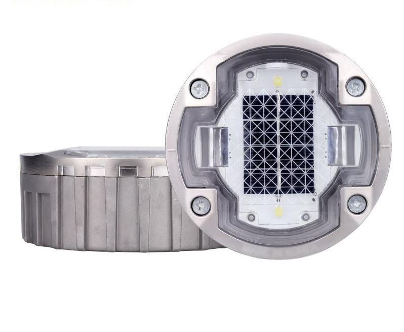 太陽光LED アルミ合金PC道路スタッド IP68 防水レベル 2V 電圧 0.825KG 光源