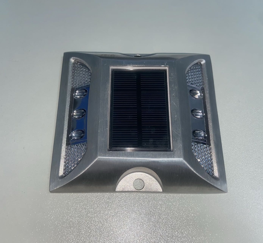 114*105*23mm アルミ合金 PC IP68 ソーラーロードスタッド -40C- 85C 作業温度
