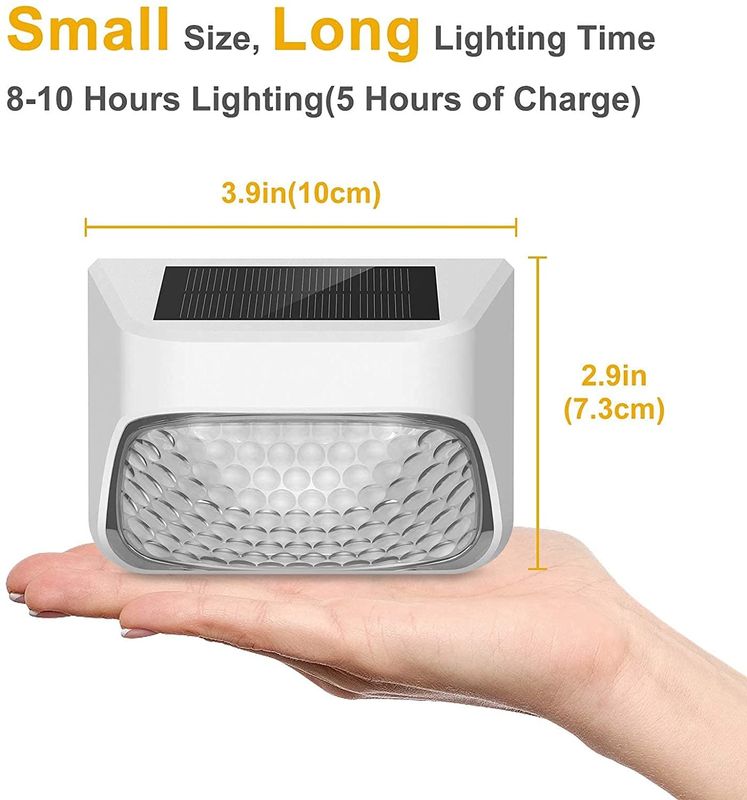 20ルメン 黒色 太陽光発電のフェンスライト 4.5 時間充電時間 暖かい白色 RGB 光色