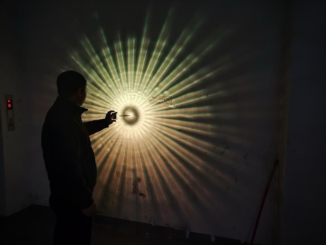 太陽光発電のLEDガーデンライト