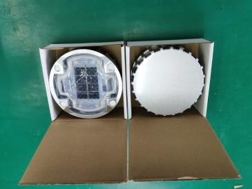 持続可能で環境にやさしい照明ソリューションのための123*50mm太陽光LEDスタッド