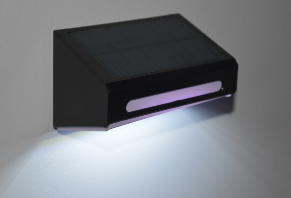 リチウム電池付き太陽光壁灯 1200MAH 太陽光パネル RGB 変色屋外灯