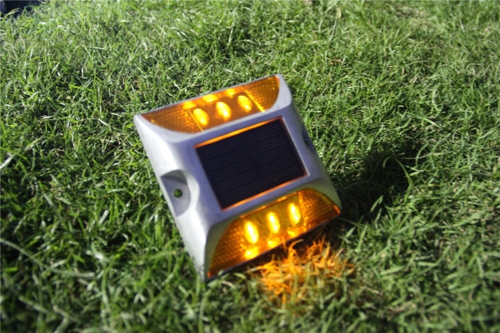 白/黄色/赤/ブル/緑 極端な温度のための太陽光発電の道路標識