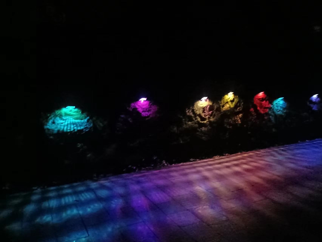 耐久性のある LED ガーデンライト 150g 電池容量 3.7V / 51200MAH のリチウム電池