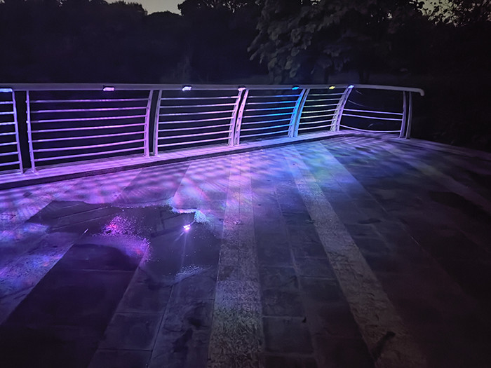 耐久性のある LED ガーデンライト 150g 電池容量 3.7V / 51200MAH のリチウム電池