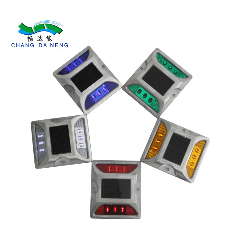白 黄色 赤 青 緑 330g 2V LED 太陽光発電道路ストッド 作業温度 -20C-70C アルミ合金