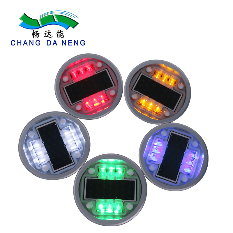 136*52mm ソーラーロードスタッド IP68 防水 LED 光源 -20C-60C 温度