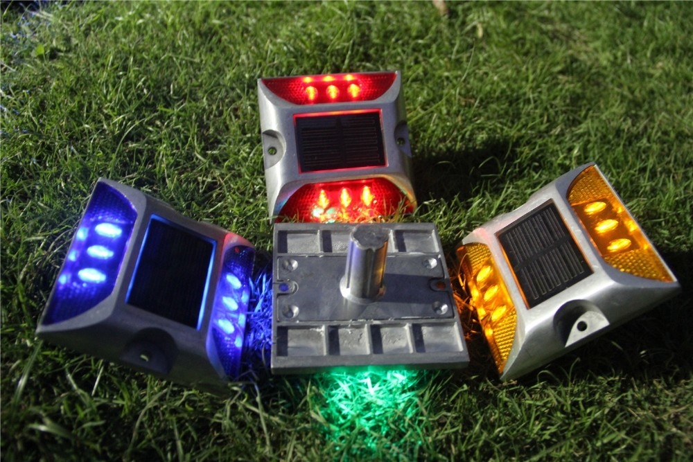 PBW アルミニウム 太陽光道路スタッド LED 太陽光道路反射器 安全警告