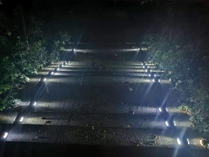ホースシュー アルミニウム 鋳型 シェル 太陽光路灯 マーカー 高衝撃耐性 LED路灯