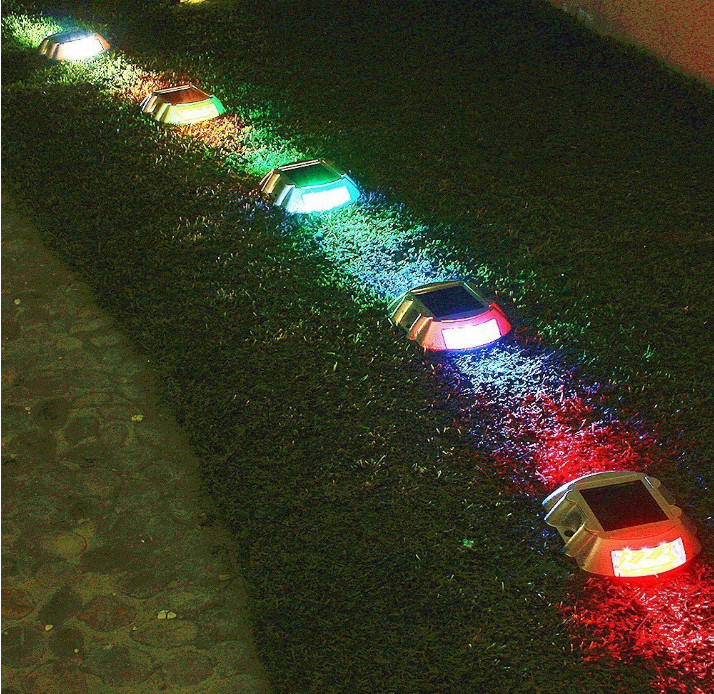 白 黄色 赤 青 緑 の 12 LED 光源 を 備えた 耐久 性 の 太陽 発電 道路 スタッド