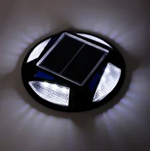 環境に優しいIP68 防水グリーンアルミニウム 持続可能な道路照明のための太陽光発電の道路スタッド