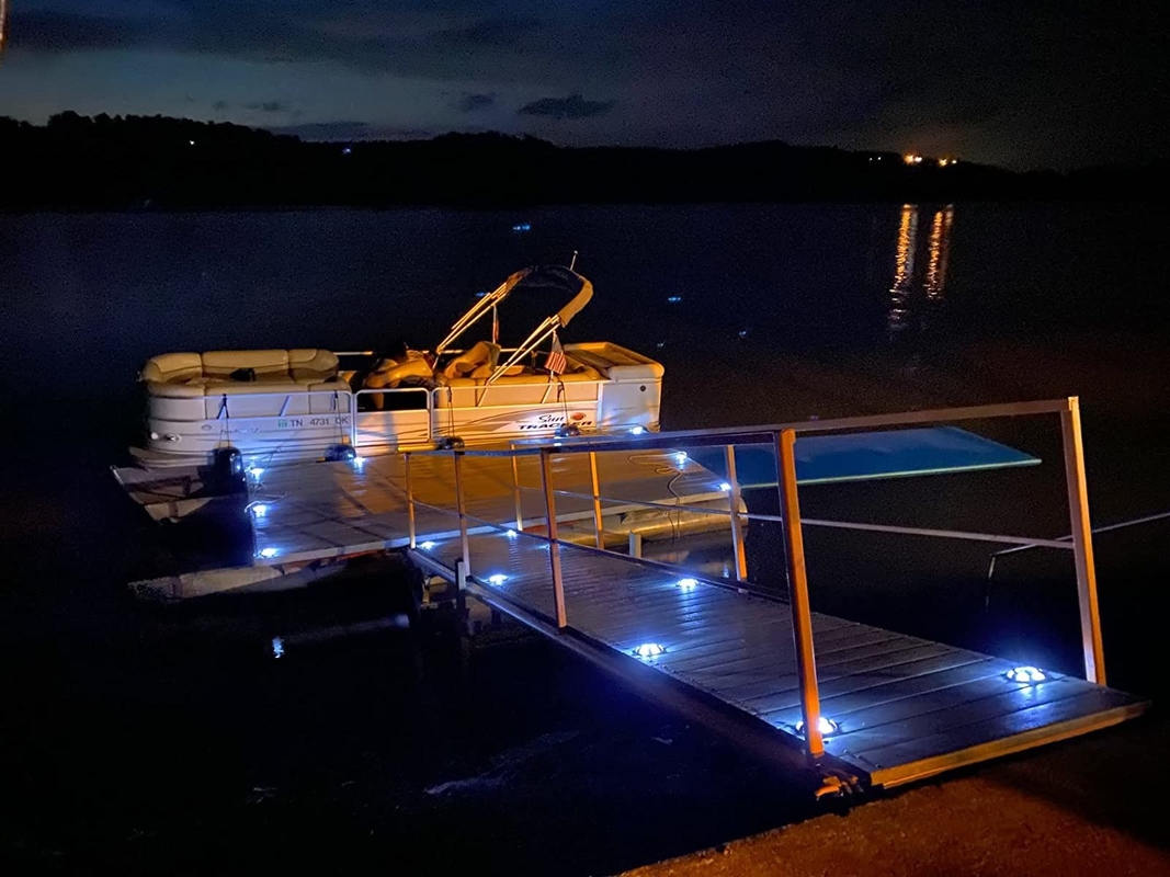 LED光源 太陽光発電の道路ストッド IP68 耐水性