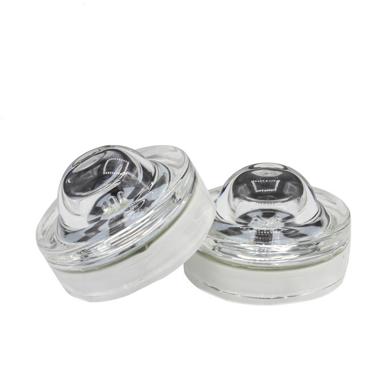 太陽道が舗装のマーカーを散りばめるキャッツ・アイの反射器は私道のための鉛ガラスを和らげた