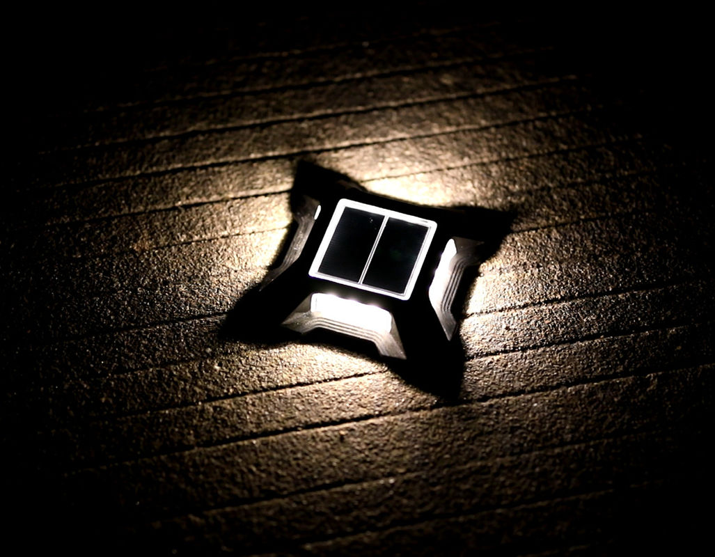 防水太陽デッキはLED私道/Rodeside/庭のための太陽動力を与えられた階段ステップ ライトをつける