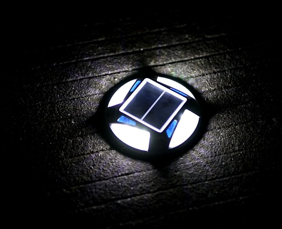 アルミソーラーロードスタッド 12 LEDビーズ 1.2V Ni-Mh バッテリーと20h 運用のための 4.5h 充電