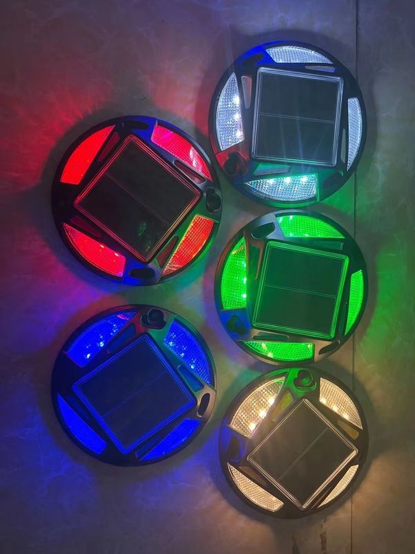 暖かい白色太陽光道路スタッド 12 LED 交通道路安全とドライブウェイ照明