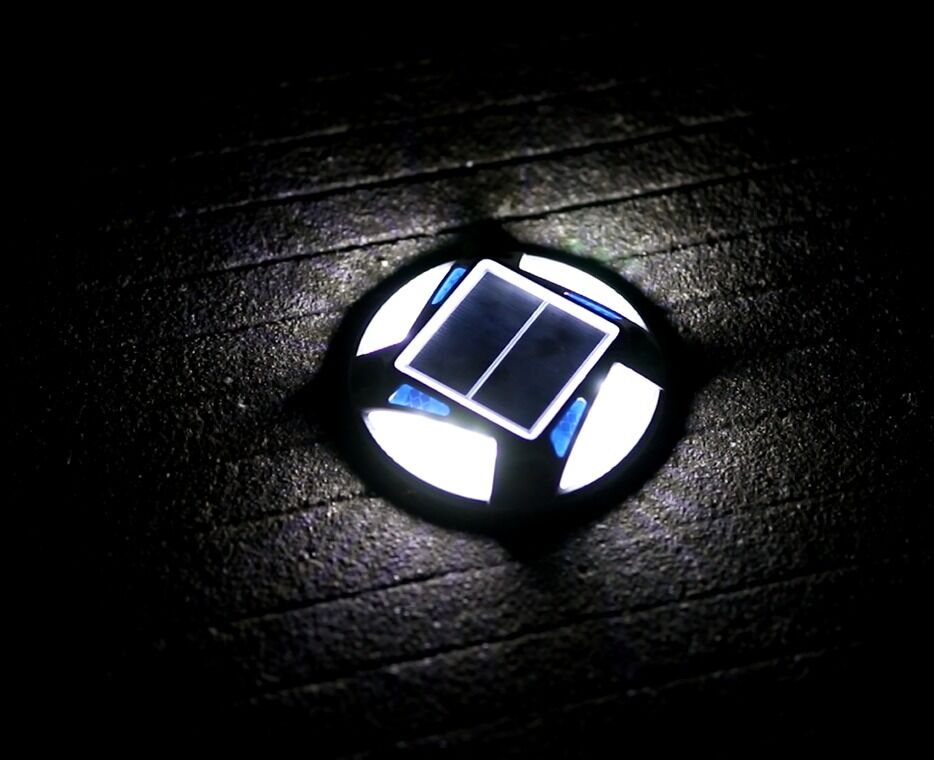 道路交通安全のための12個LED耐老化補助照明付き太陽光道路スタッド